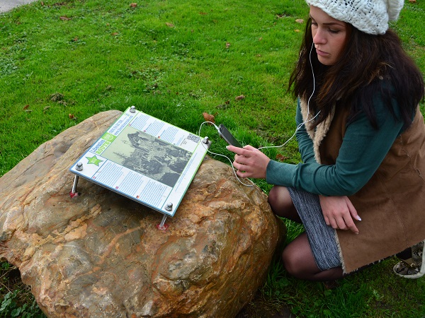 Girl is playing an audio file from the liberation route in Montfort